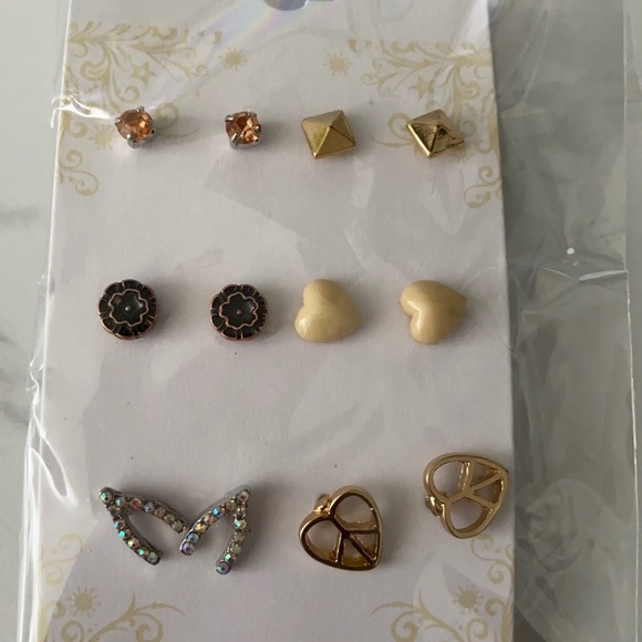 Fashion earrings 6 Qty - Picture 1 of 9